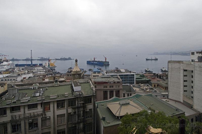 20071221 102044 D200 3900x2600.jpg - Overlooking the Port, Silver Wind on left, Valparaiso, Chile